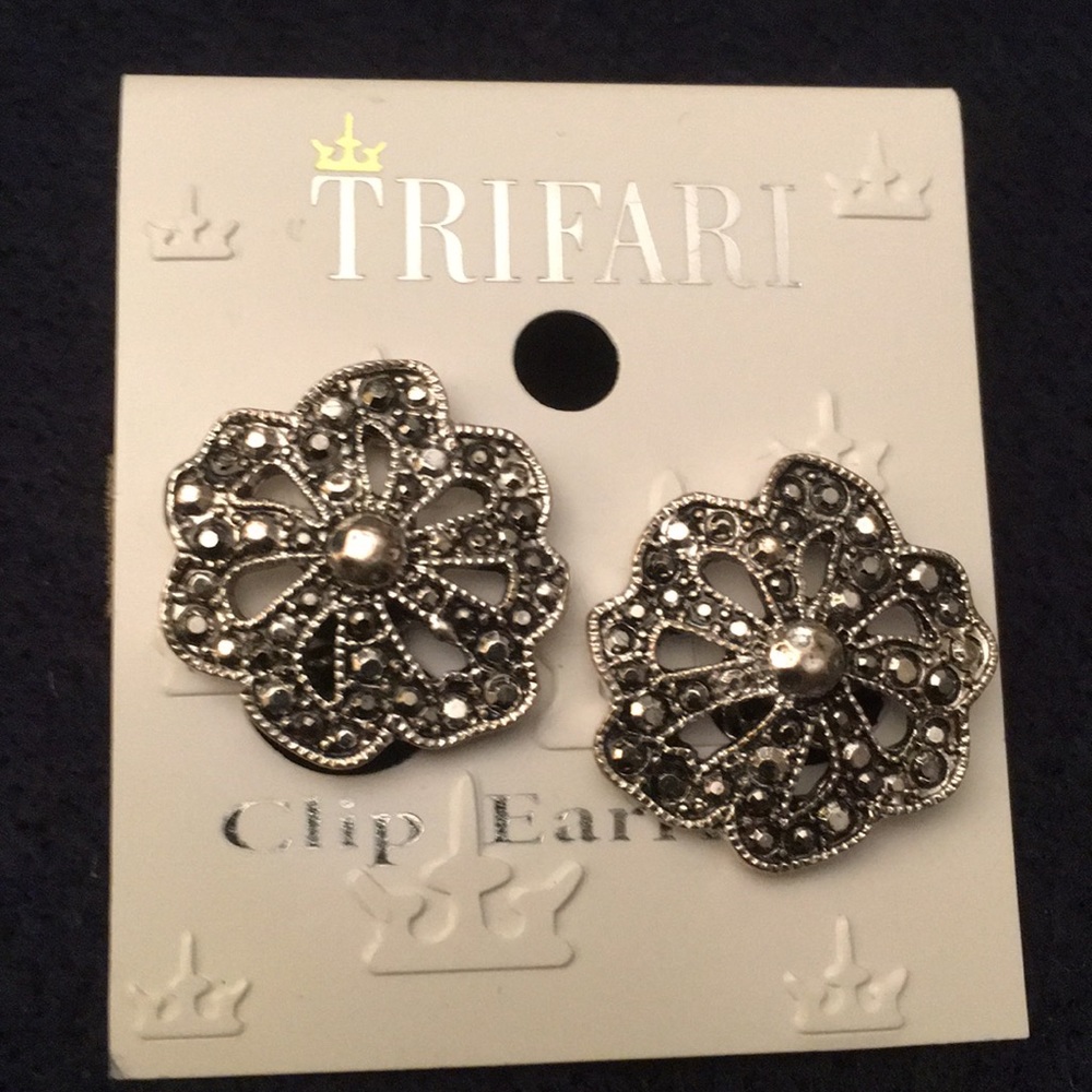 Clip earrings